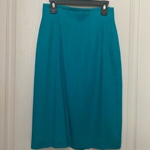 Back zip fully lined pencil skirt